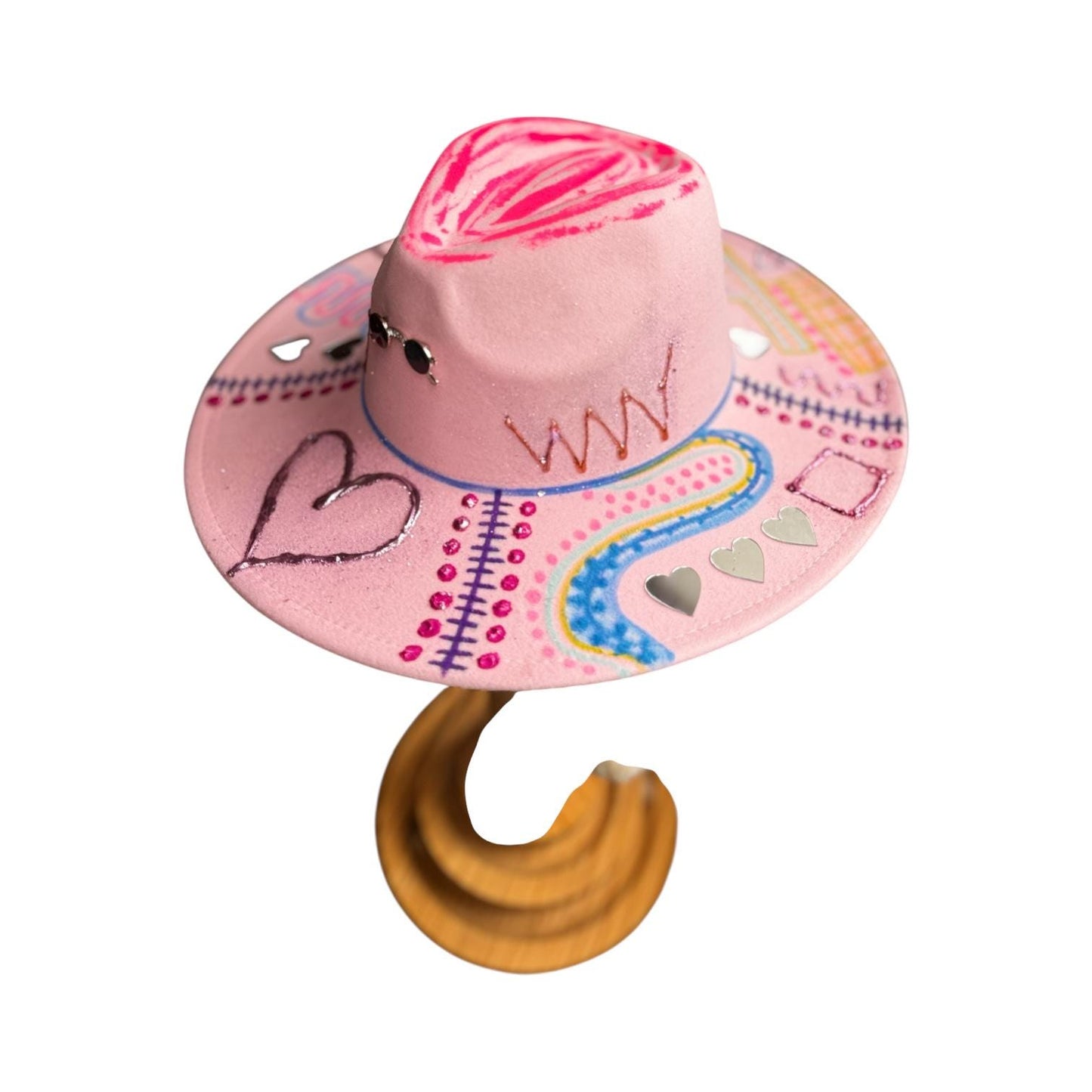 VULVA VISTA Pink Burning Man hat with large brim, vulva crown, silver hearts, neon festival symbols – Qreine wearable art by Ilgaz Kuren