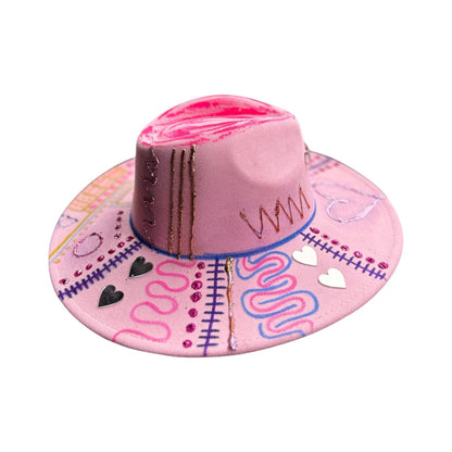 VULVA VISTA Pink Burning Man hat with large brim, vulva crown, silver hearts, neon festival symbols – Qreine wearable art by Ilgaz Kuren