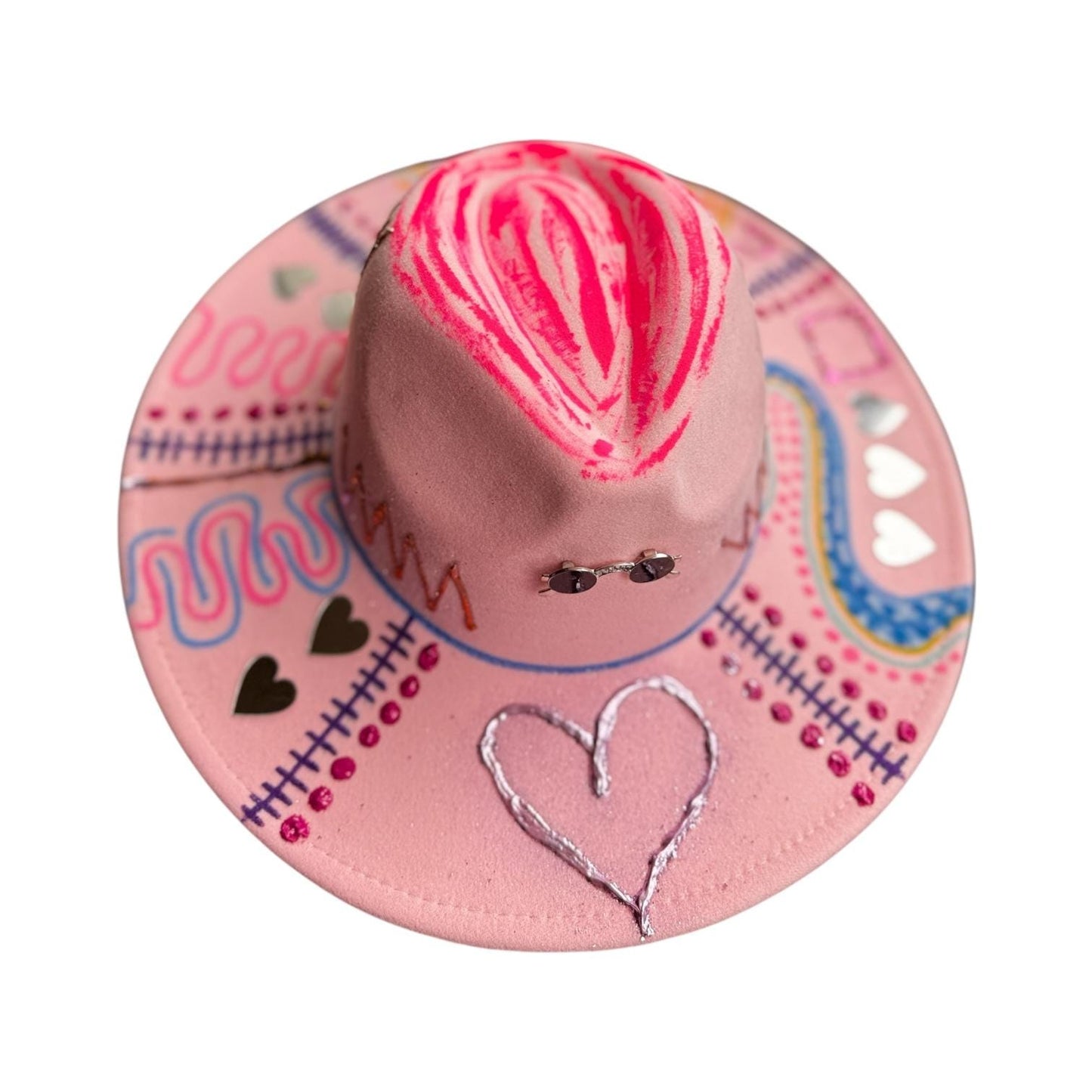 VULVA VISTA Pink Burning Man hat with large brim, vulva crown, silver hearts, neon festival symbols – Qreine wearable art by Ilgaz Kuren