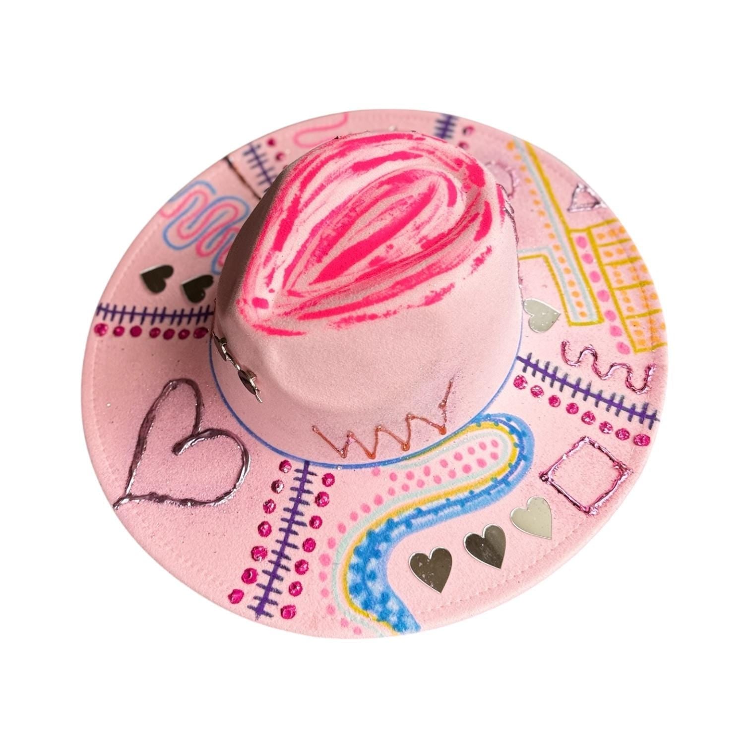 VULVA VISTA Pink Burning Man hat with large brim, vulva crown, silver hearts, neon festival symbols – Qreine wearable art by Ilgaz Kuren